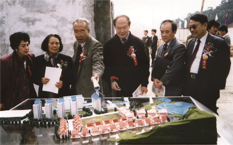 1992年10月18日，馬老參加我院銀湖基地建設開工典禮-A.jpg